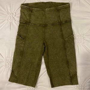 Lululemon Free and Fast High Rise Shorts Ice Wash Moss Green, Size 4